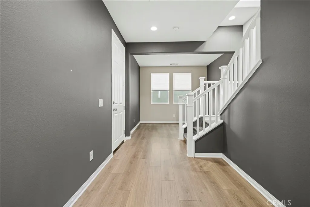 27422 Pioneer Court, Valencia, California 91381 home-pic-9