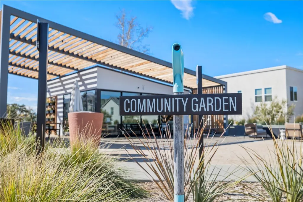 27422 Pioneer Court, Valencia, California 91381 home-pic-47