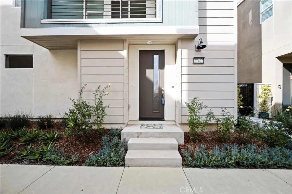 27422 Pioneer Court, Valencia, California 91381 home-pic-2