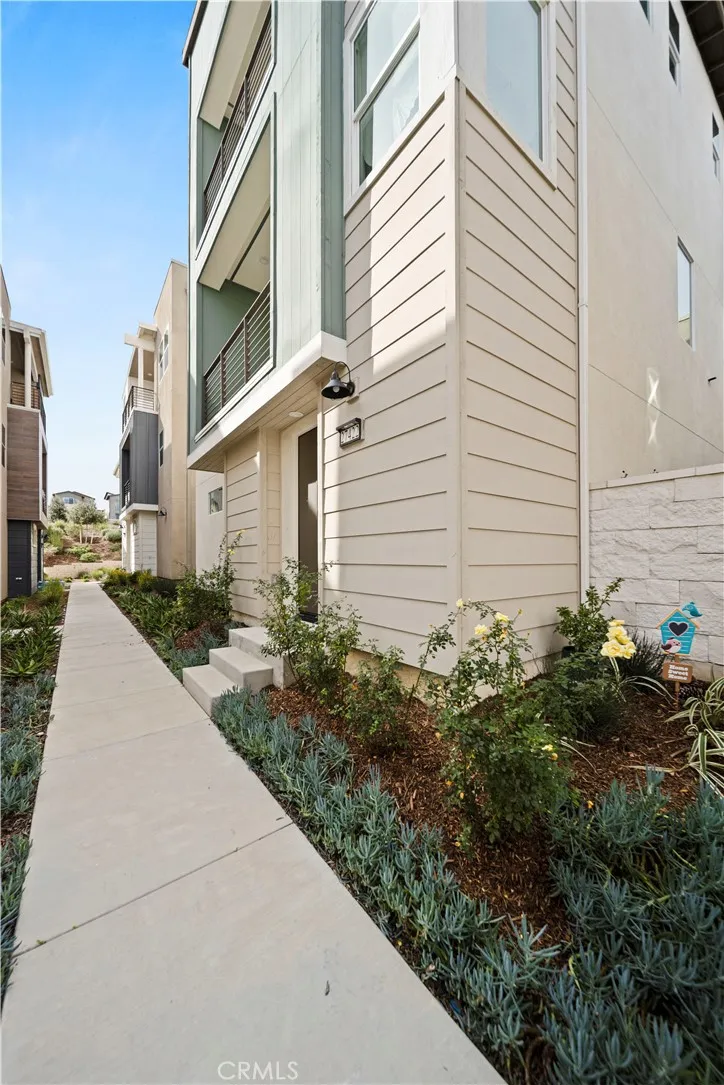 27422 Pioneer Court, Valencia, California 91381 home-pic-4