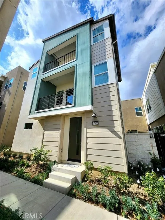 27422 Pioneer Court, Valencia, California 91381 home-pic-1