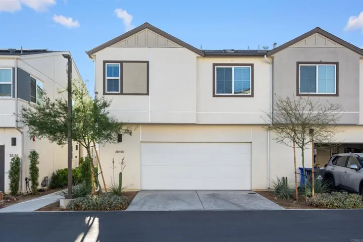 Townhome Style w/ Driveway