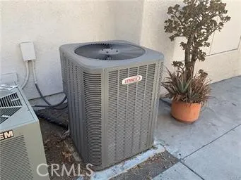 Energy-efficient central a/c ensures a comfortable interior environment year-round.