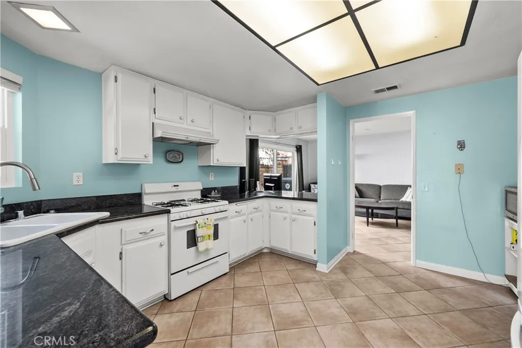 15716 Ada, Canyon Country, California 91387 home-pic-9