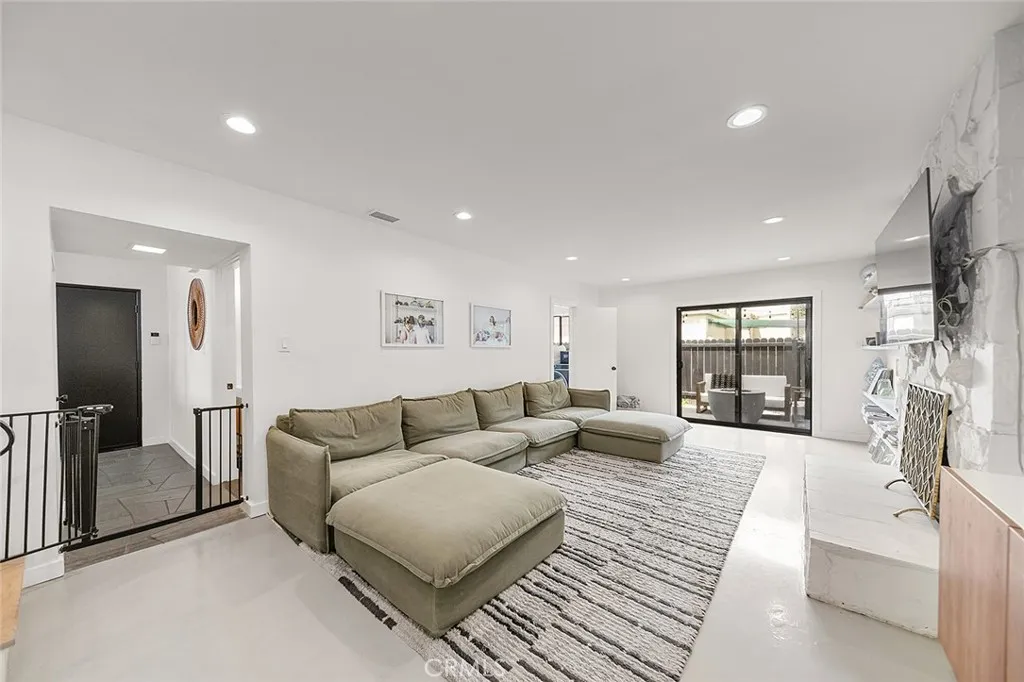 5681 E. Colorado St, Long Beach, California 90814 home-pic-34