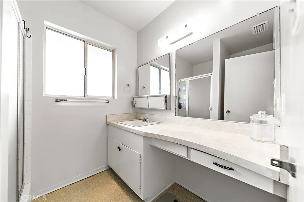 5681 E. Colorado St, Long Beach, California 90814 home-pic-27