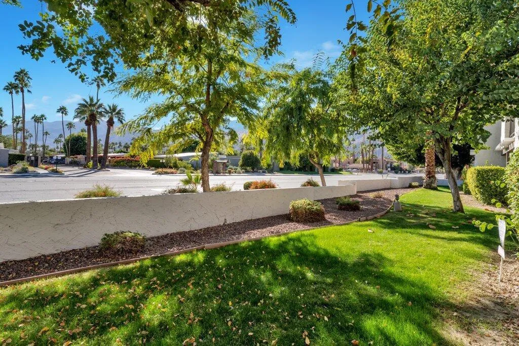 1050 E Ramon Road 3, Palm Springs, California 92264 home-pic-26