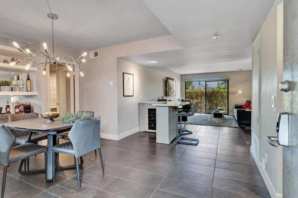 1050 E Ramon Road 3, Palm Springs, California 92264 home-pic-1