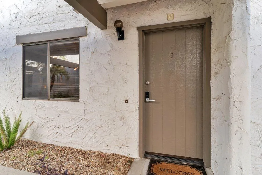 1050 E Ramon Road 3, Palm Springs, California 92264 home-pic-2