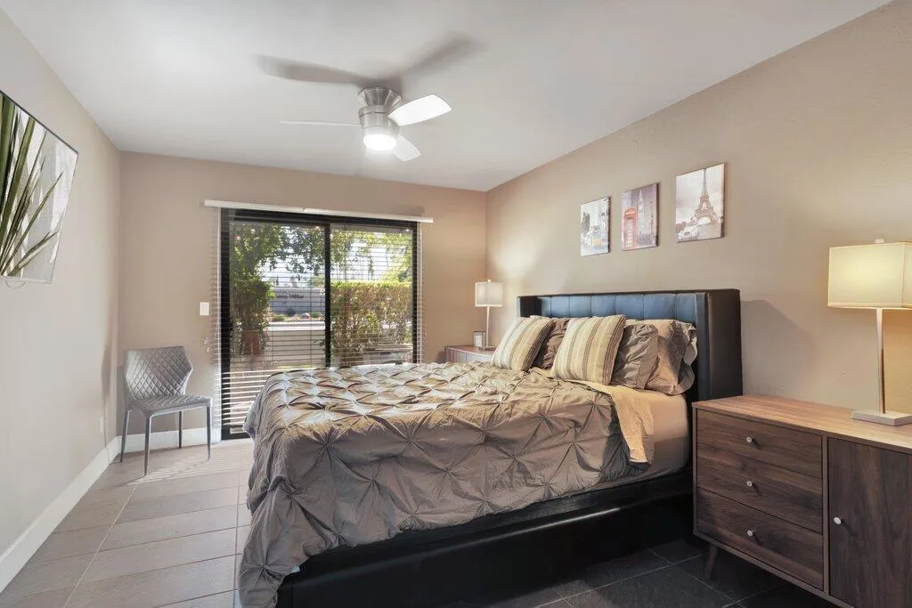 1050 E Ramon Road 3, Palm Springs, California 92264 home-pic-11