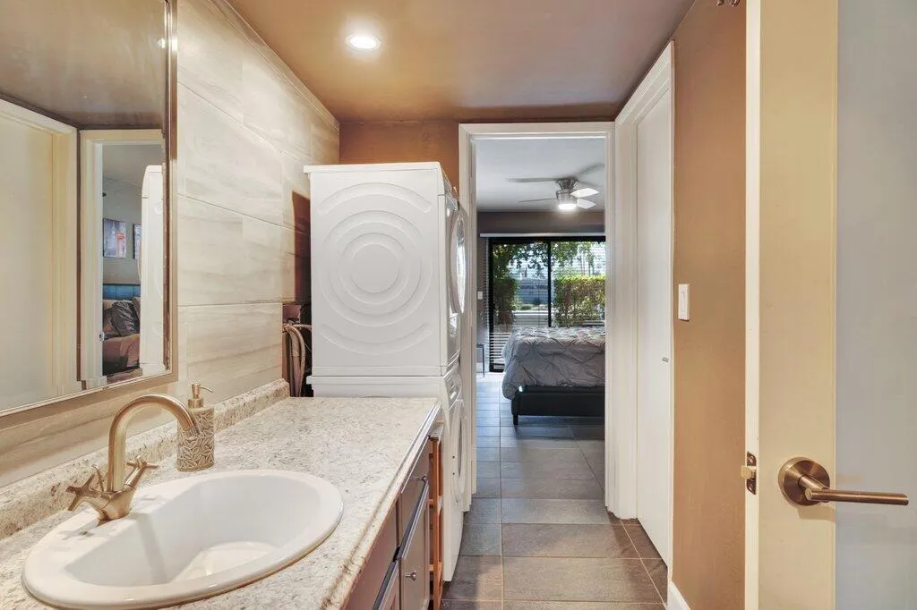 1050 E Ramon Road 3, Palm Springs, California 92264 home-pic-7