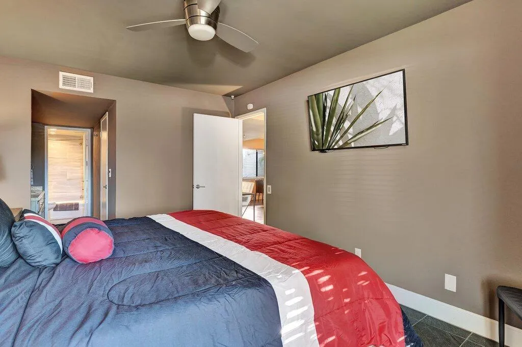 1050 E Ramon Road 3, Palm Springs, California 92264 home-pic-16