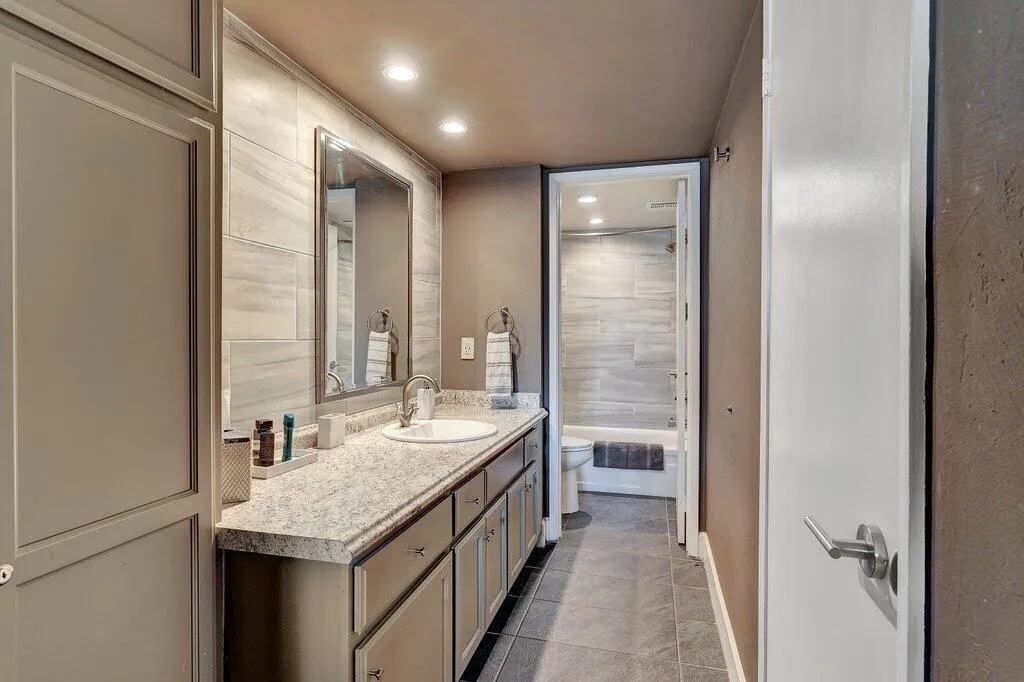 1050 E Ramon Road 3, Palm Springs, California 92264 home-pic-17