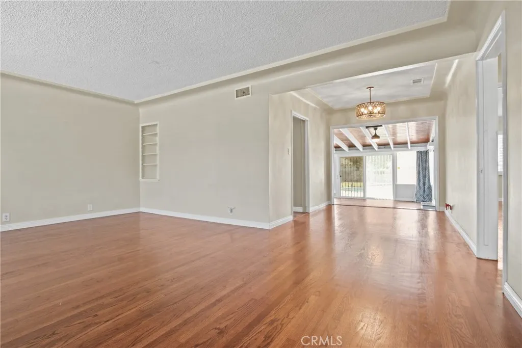 614 W 90th Street, Los Angeles, California 90044 home-pic-3