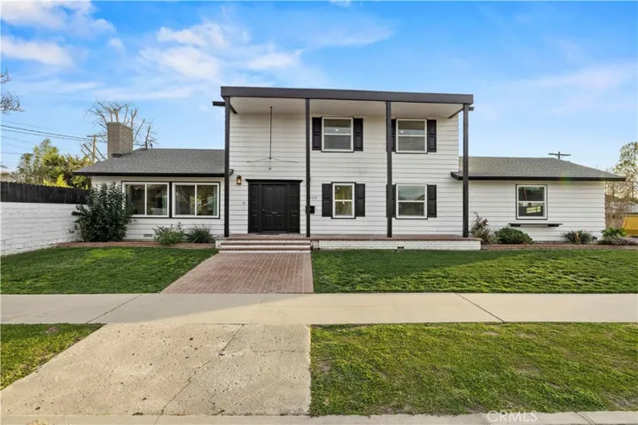 10228 Amestoy, Northridge, California 91325