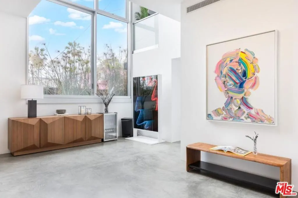 17 N Venice Boulevard, Venice, California 90291 home-pic-7