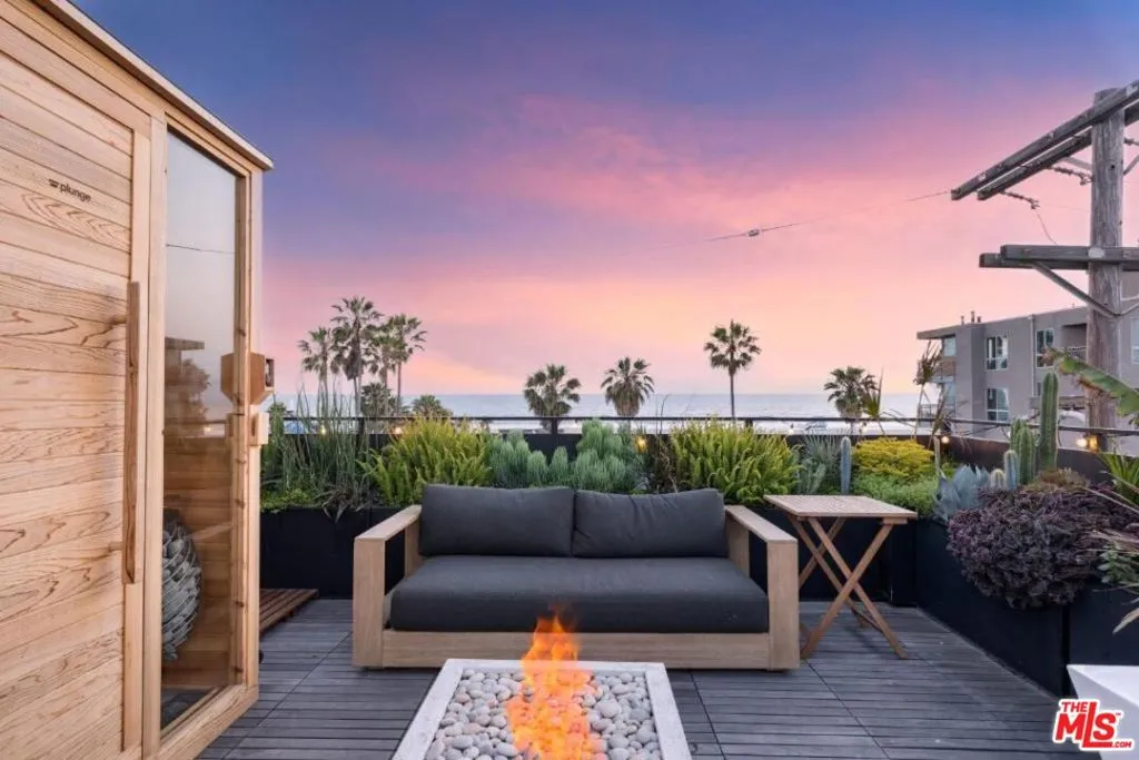 17 N Venice Boulevard, Venice, California 90291 home-pic-15