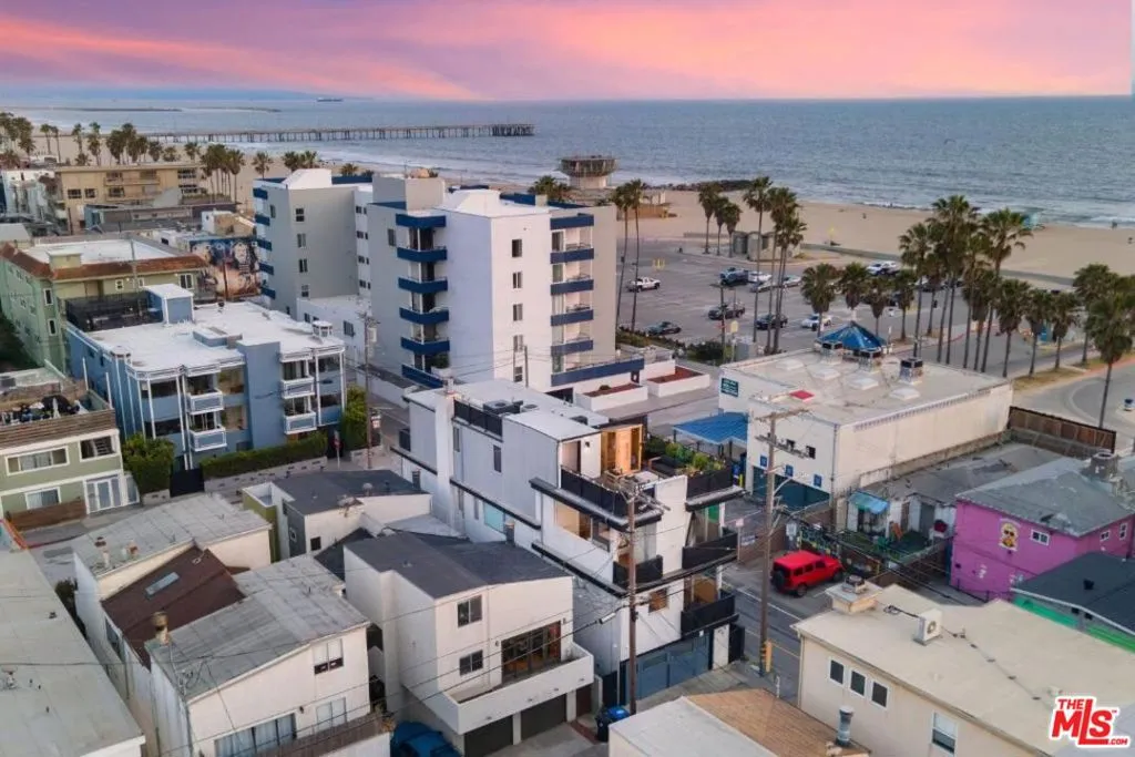 17 N Venice Boulevard, Venice, California 90291 home-pic-21