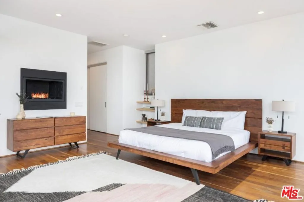 17 N Venice Boulevard, Venice, California 90291 home-pic-8