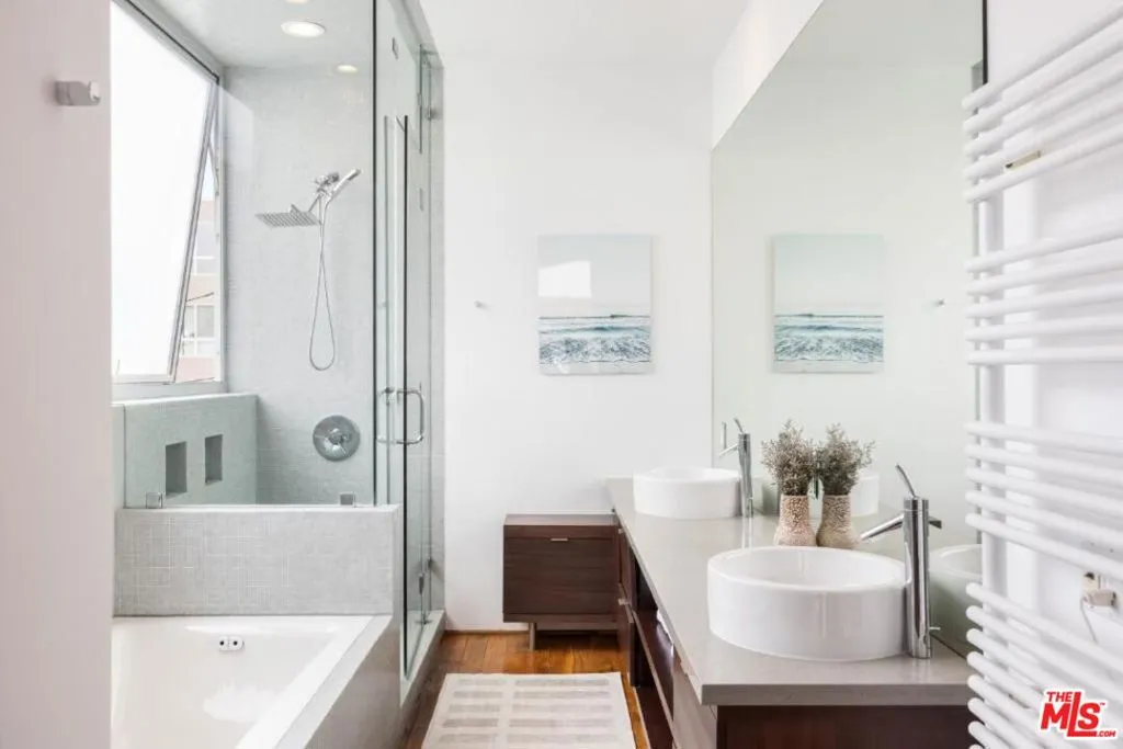 17 N Venice Boulevard, Venice, California 90291 home-pic-10