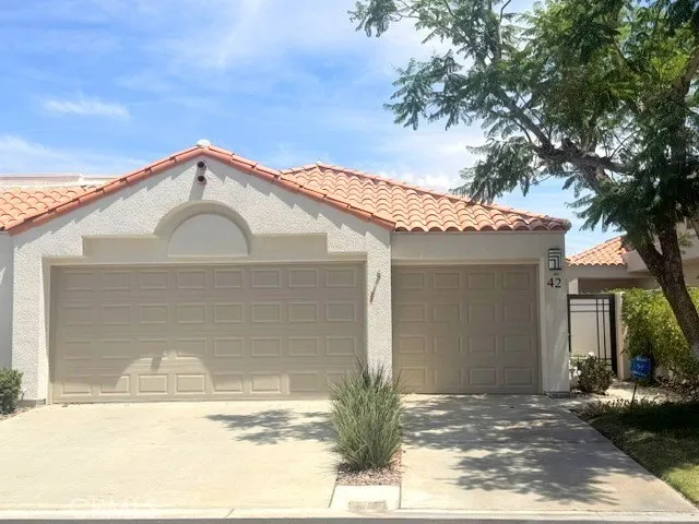 Brand New Exterior paint
2 car plus golf cart garage