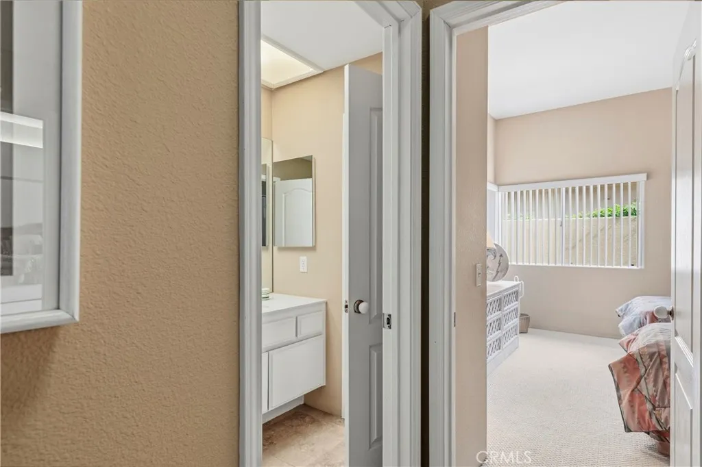 Guest bath - access from hall and bedroom