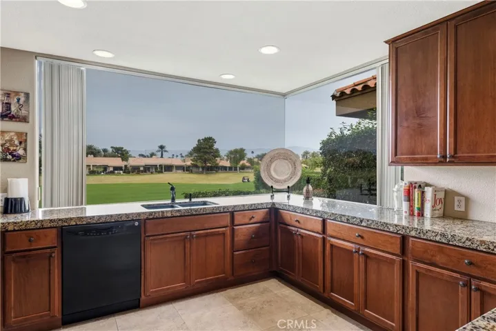 Beautiful Updated Kitchen - amazing views!!