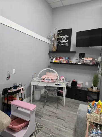 Private Manicure Station