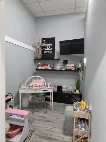 Private Manicure Station