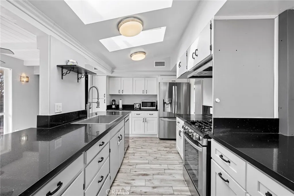 836 S Bellevue, Anaheim, California 92805 home-pic-6