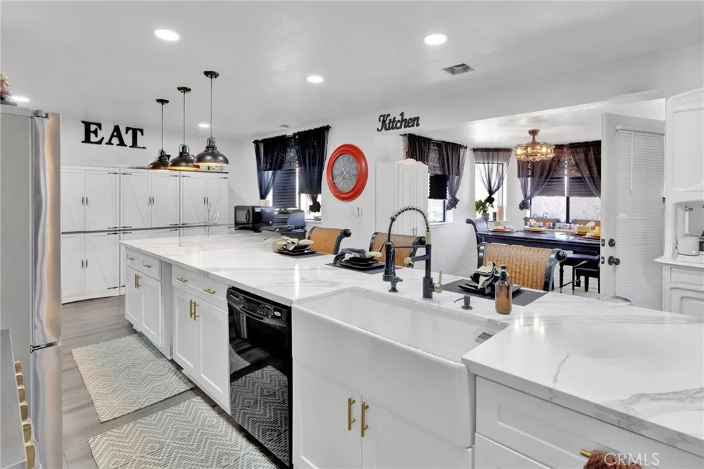 11679 Winterhawk Way, Apple Valley, California 92308 home-pic-8