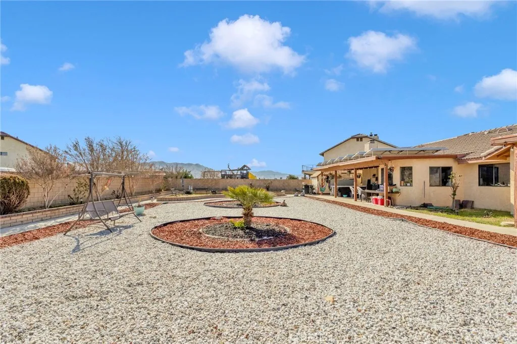 11679 Winterhawk Way, Apple Valley, California 92308 home-pic-37