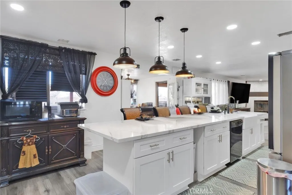 11679 Winterhawk Way, Apple Valley, California 92308 home-pic-9