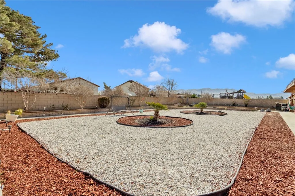 11679 Winterhawk Way, Apple Valley, California 92308 home-pic-36