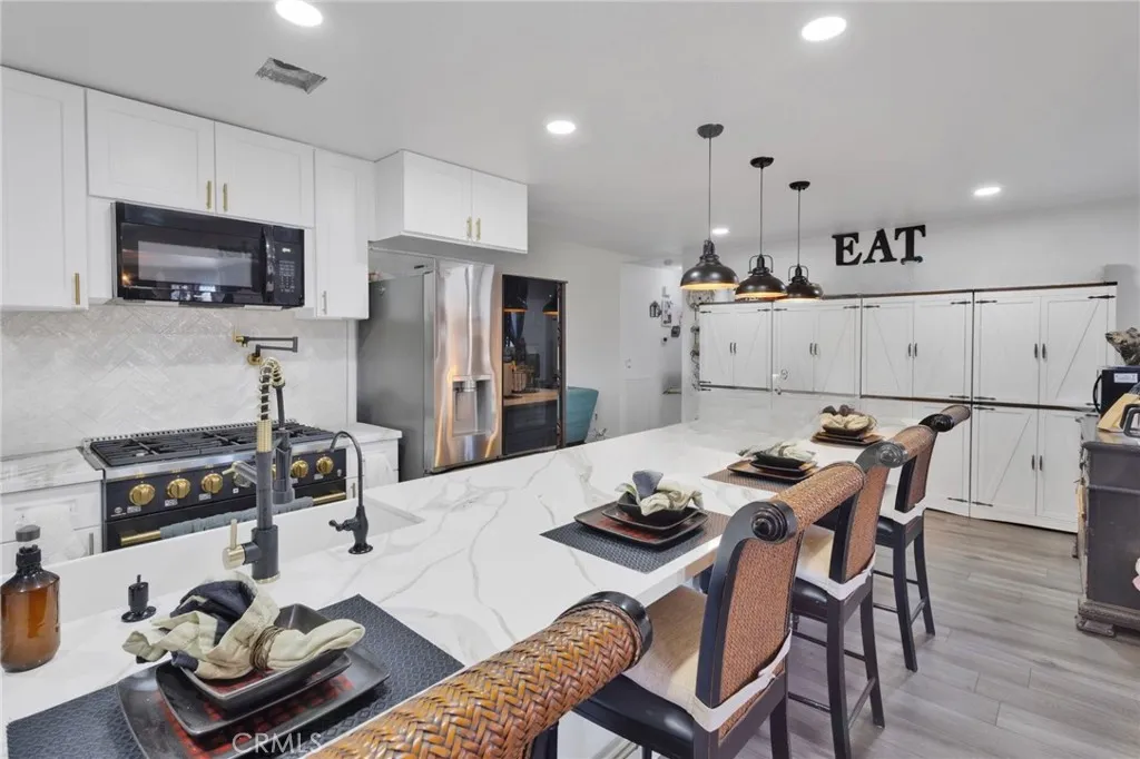 11679 Winterhawk Way, Apple Valley, California 92308 home-pic-10