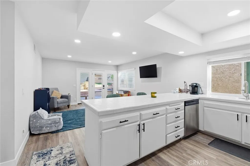 15919 Joseph Court, Rancho Cascades, California 91342 home-pic-2