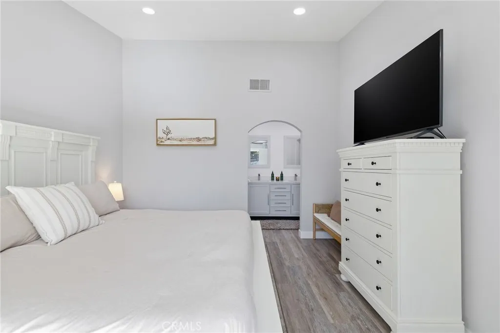 15919 Joseph Court, Rancho Cascades, California 91342 home-pic-21