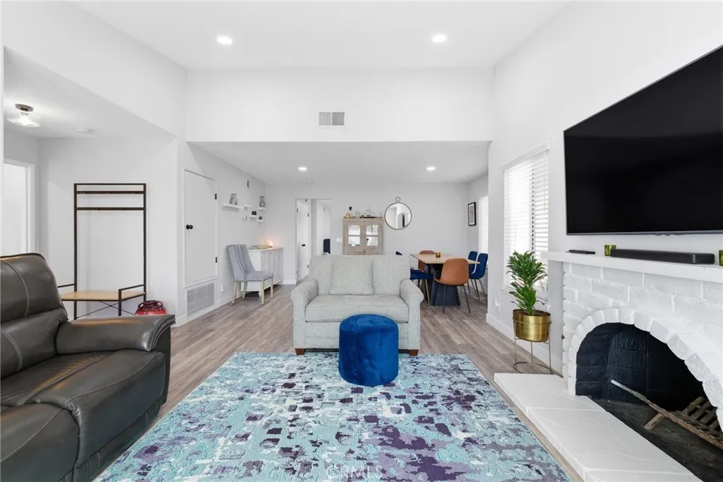 15919 Joseph Court, Rancho Cascades, California 91342 home-pic-10