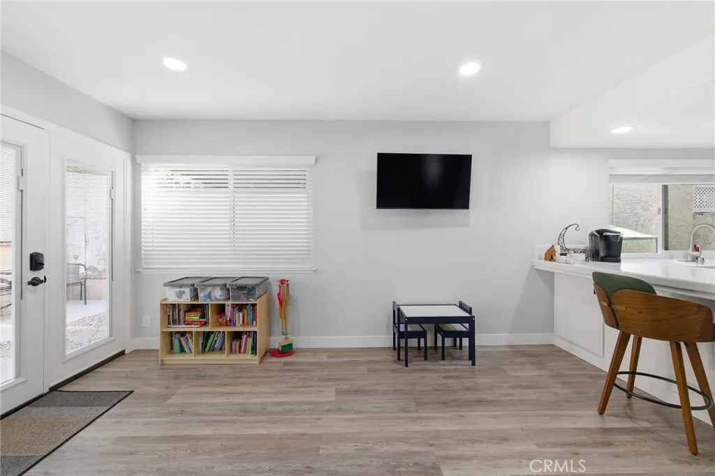 15919 Joseph Court, Rancho Cascades, California 91342 home-pic-12