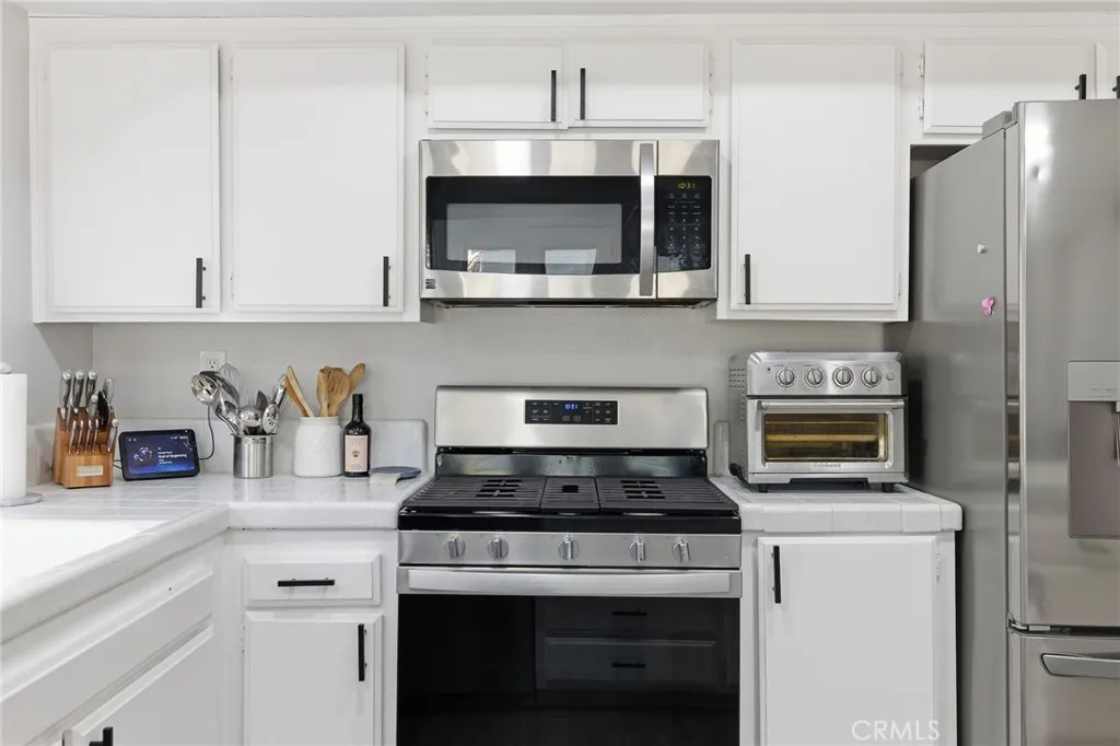15919 Joseph Court, Rancho Cascades, California 91342 home-pic-6