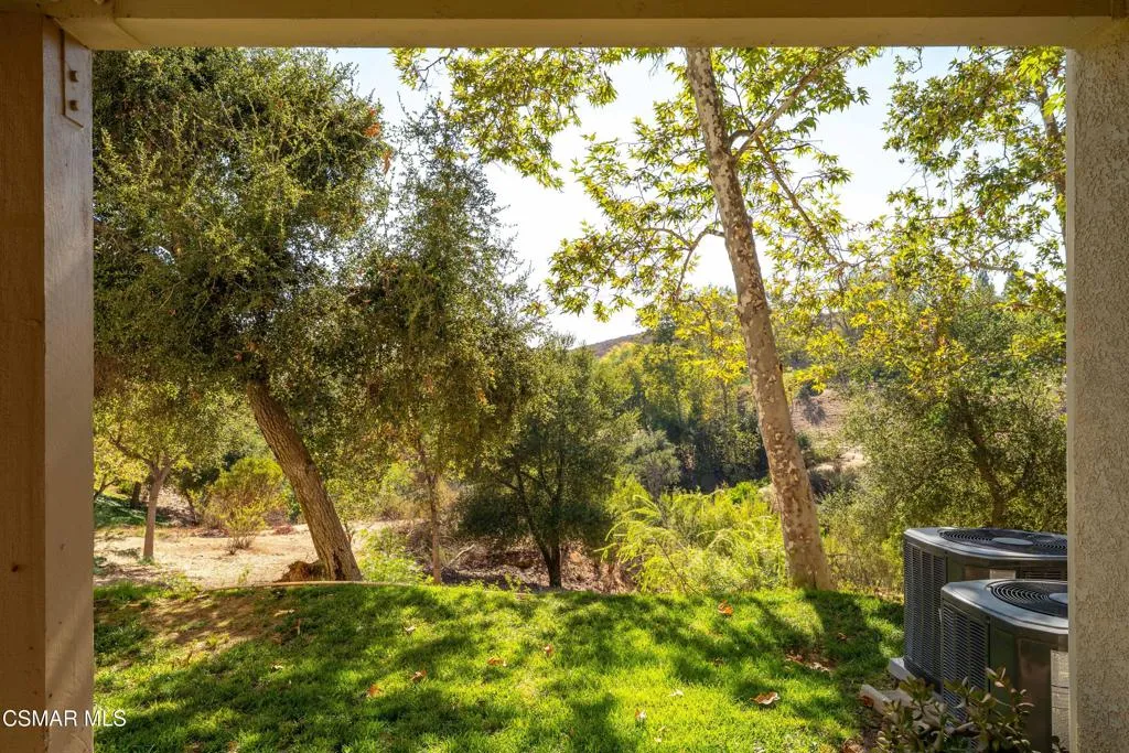 5744 Oak Bend Lane 108, Oak Park, California 91377 home-pic-3