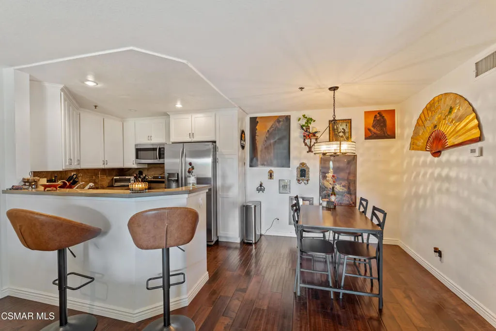 5744 Oak Bend Lane 108, Oak Park, California 91377 home-pic-8