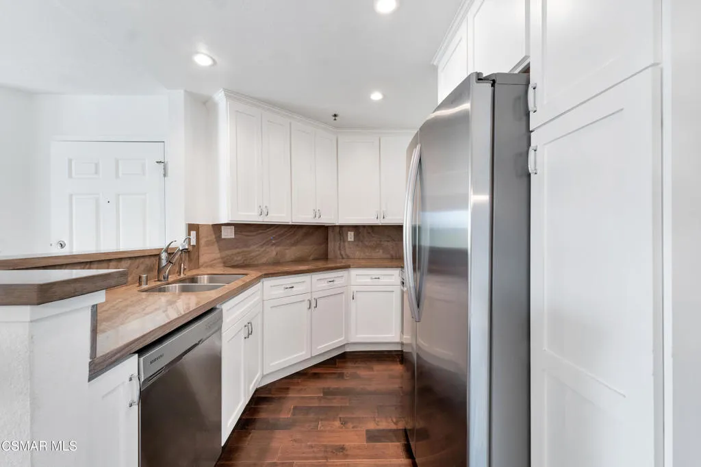 5744 Oak Bend Lane 108, Oak Park, California 91377 home-pic-10