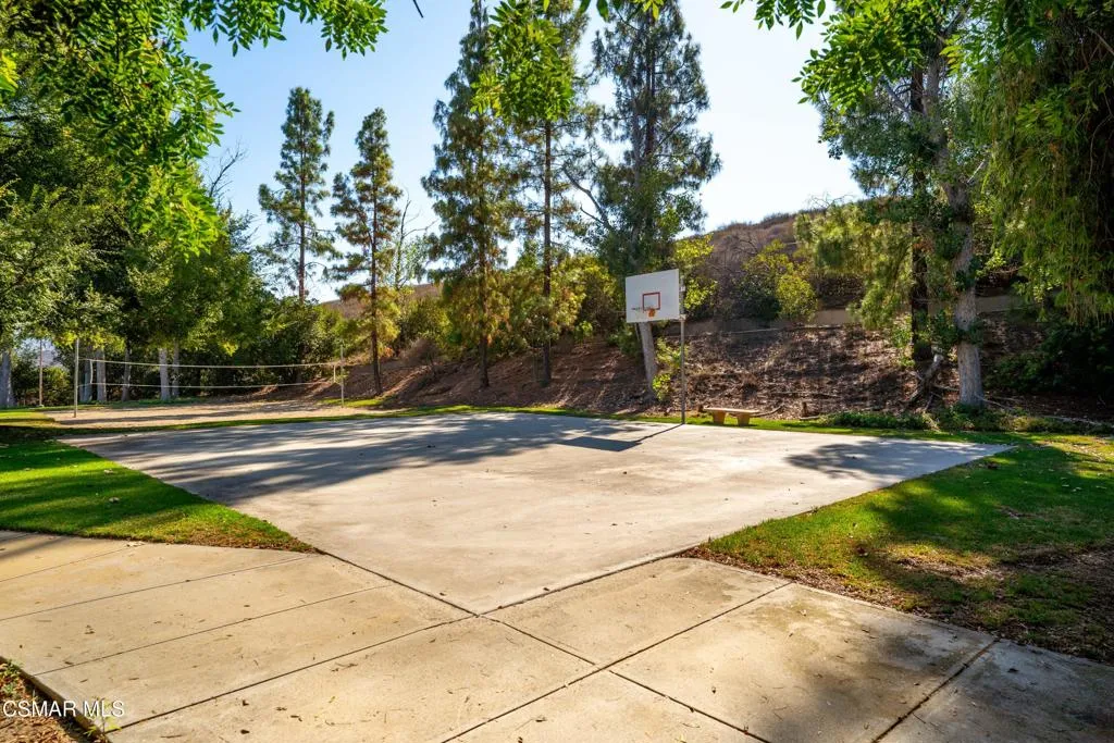 5744 Oak Bend Lane 108, Oak Park, California 91377 home-pic-21