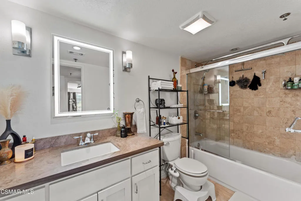 5744 Oak Bend Lane 108, Oak Park, California 91377 home-pic-13