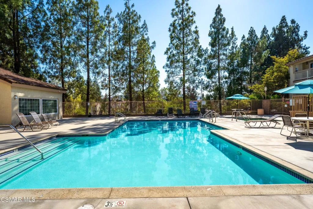 5744 Oak Bend Lane 108, Oak Park, California 91377 home-pic-18