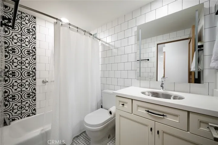 Hallway Full Bathroom