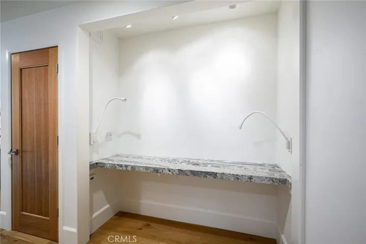 Built-In Desk/Workstation