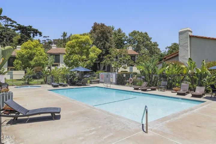 44-web-or-mls-UpmarketMedia-1932Jam-149