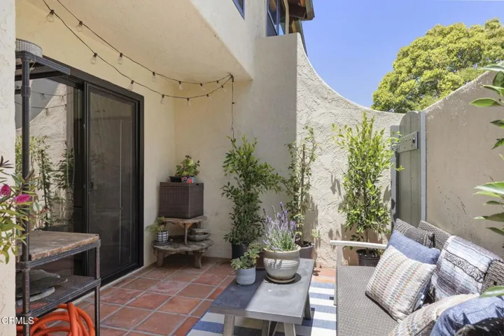 43-web-or-mls-UpmarketMedia-1932Jam-104